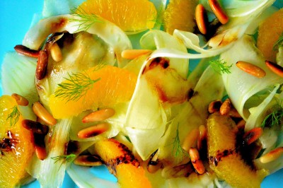 Fennikelsalat med appelsin, pinjekerner og indkogt balsamico