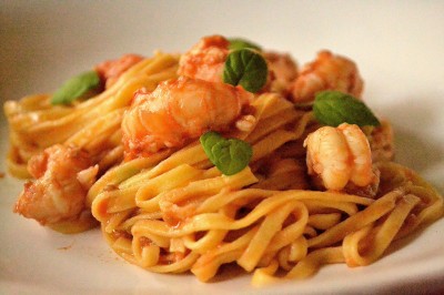 Hjemmelavet Spaghetti med jomfruhummer, tomat og mynte