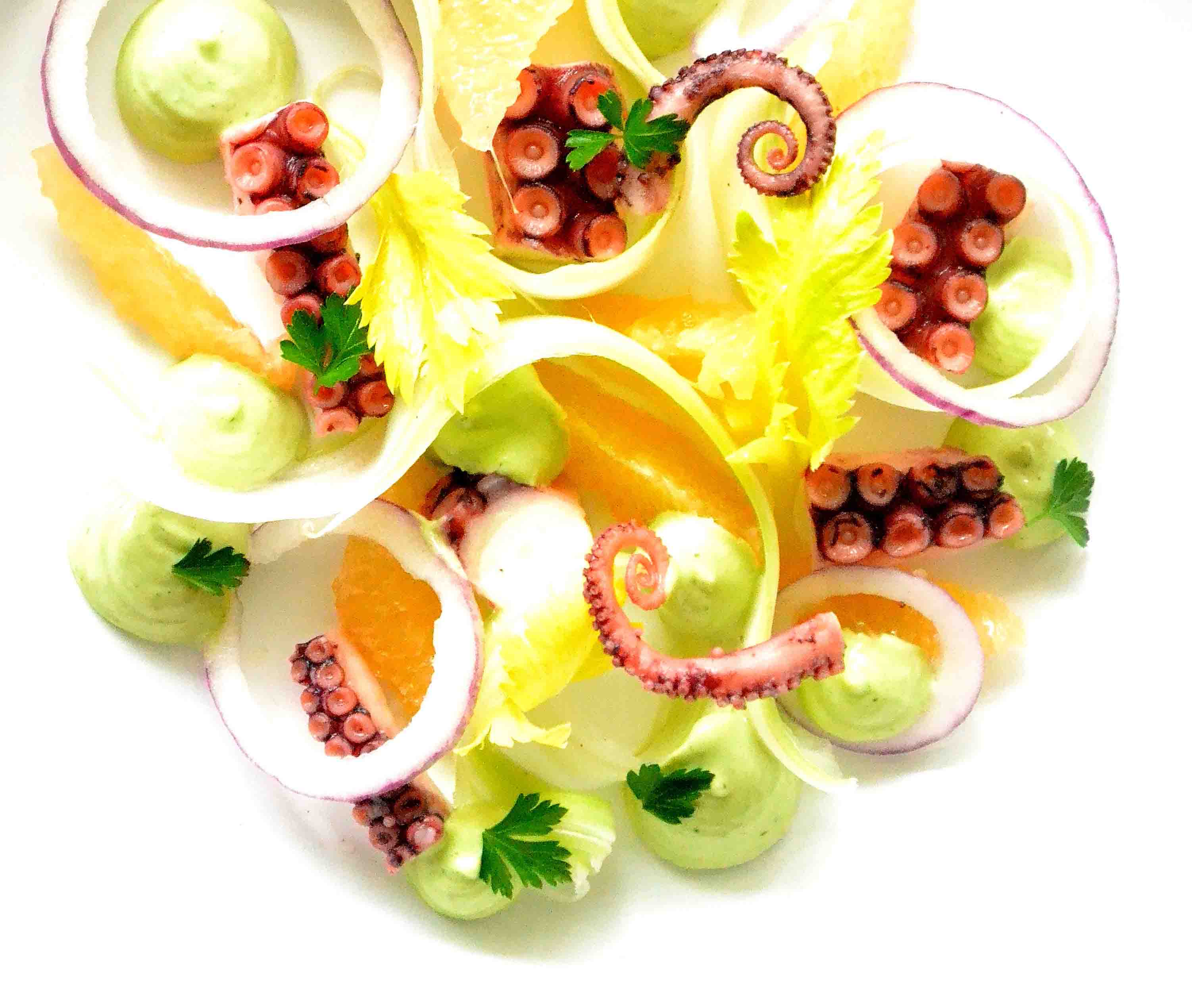Blæksprutte-salat med grapefrugt